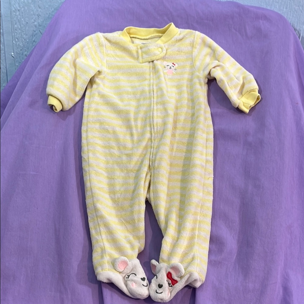 5 for $10 💜 Carters mouse pjs size 3 months